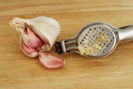 The Science of Cooking With Garlic Image